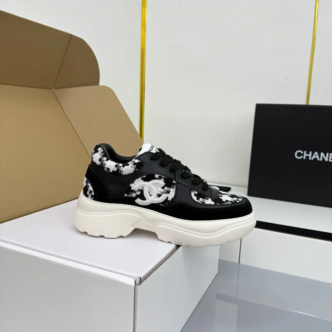 👟👟Ex-factory price 620👟👟 Chanel bread shoes ~ original calfskin panda shoes Chanel 25C latest hot style panda black and white sports shoes casual sneakers Xiaoxiang hot item classic black and white panda color coco girls must pay Fabric: original custom mixed sheepskin lining: original imported breathable mesh lining outsole: Original molded rubber + TPU combination Size: Women's 35-41